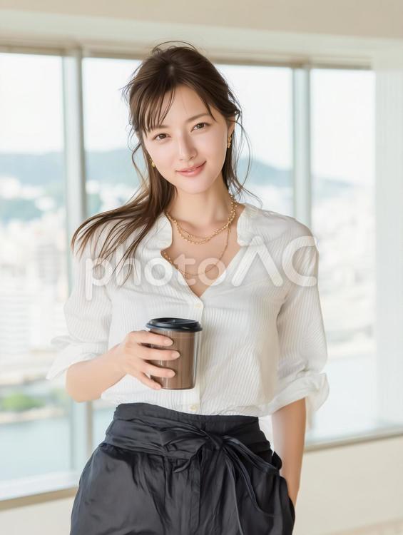 モーニングコーヒーを楽しむ女性 コーヒー,朝,モーニングの写真素材