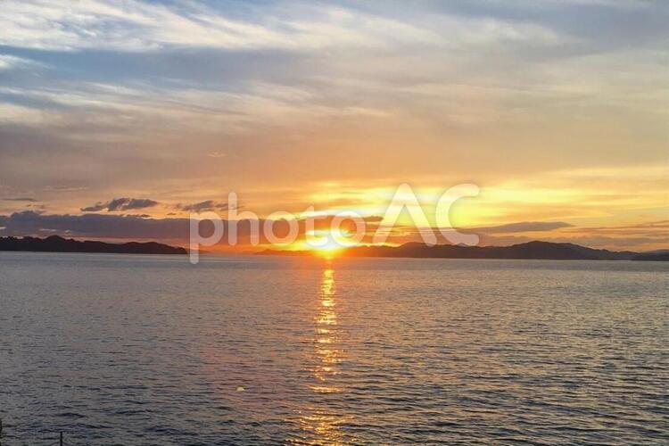 瀬戸の夕日 暁,夕暮れ,太陽の写真素材