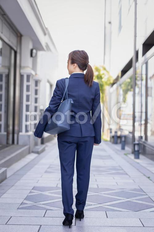 外回りする会社員 ビジネスウーマン,通勤,出勤の写真素材
