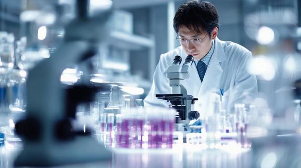 検体を検査する男性の臨床検査技師6 検体を検査する男性の臨床検査技師6の写真