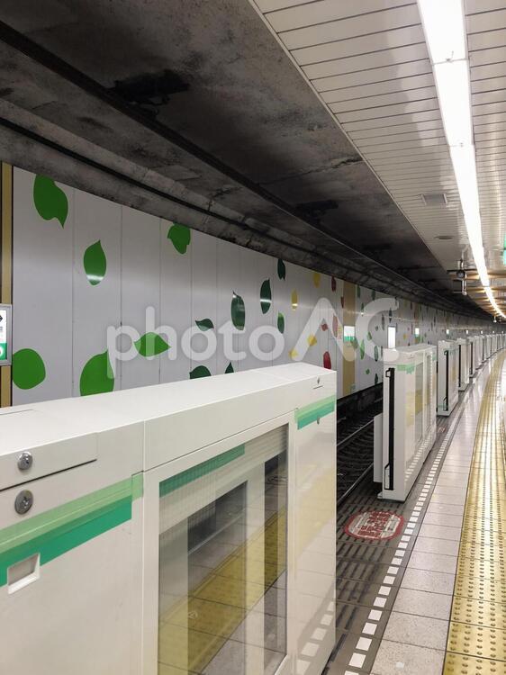 代々木公園駅　ホーム 代々木公園駅,代々木公園,駅の写真素材