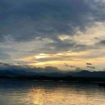 夜明け 夜明け 夜明け,空,海の写真素材