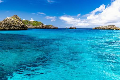 小笠原諸島 海と青い空 小笠原諸島 海と青い空の写真