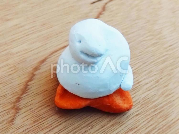 とぐろを巻く白蛇 白蛇,とぐろ,座布団の写真素材