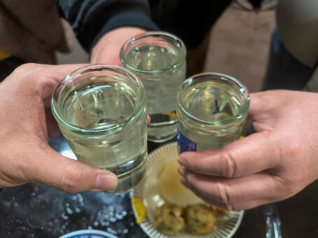 乾杯！（スマホ撮影） 乾杯,酒,仲間の写真素材