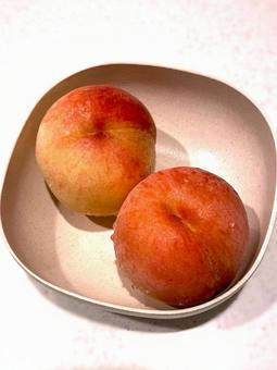 旬の桃(丸ごと)2個20 旬の桃(丸ごと)2個20の写真