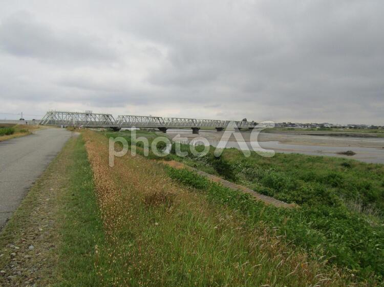手取川にかかる北陸本線鉄橋の風景 北陸本線,鉄橋,手取川の写真素材