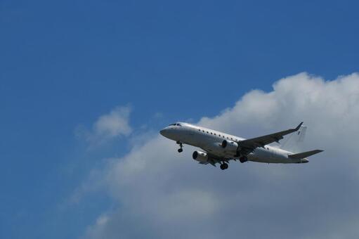飛行機と青空 飛行機,旅客機,航空機の写真素材