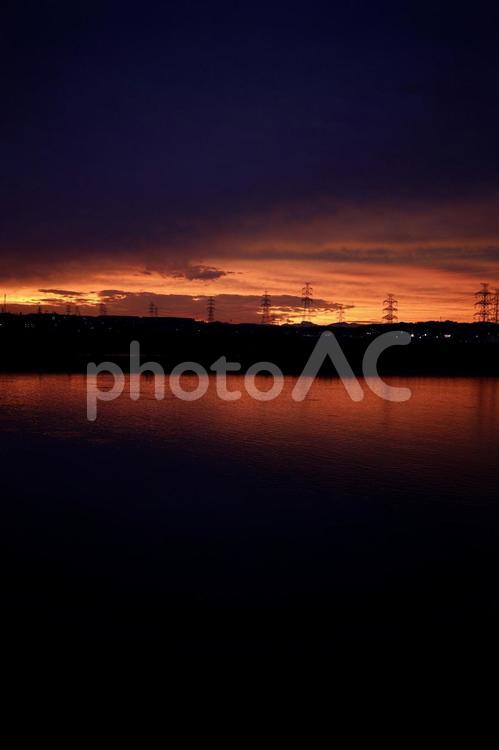 水面に映る夕焼け 夕焼け,風景,空の写真素材