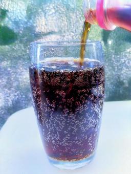 pouring cola into glass, JPG pouring cola into glass, JPG