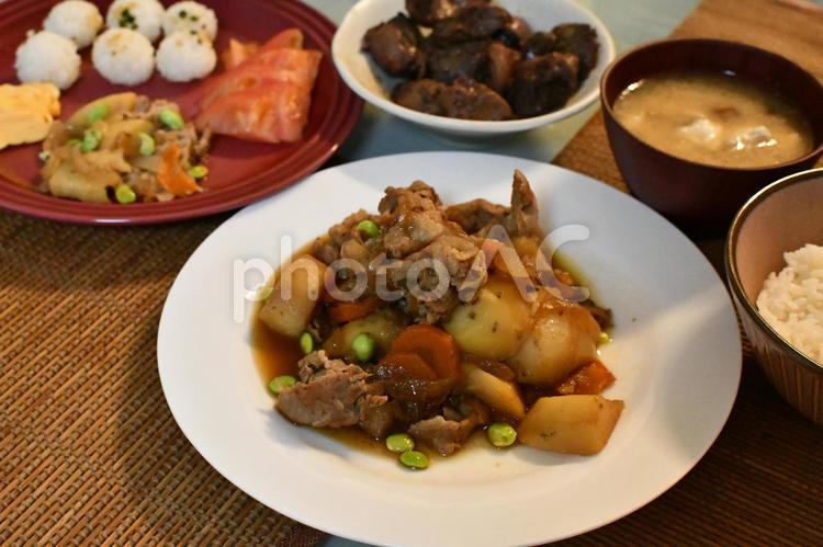 肉じゃがとその他 肉じゃが,味噌汁,みそ汁の写真素材
