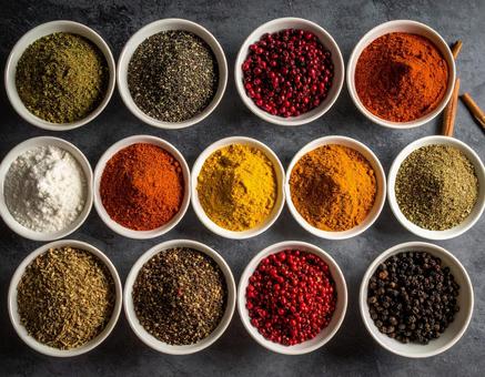 小鉢に入った香辛料６の写真