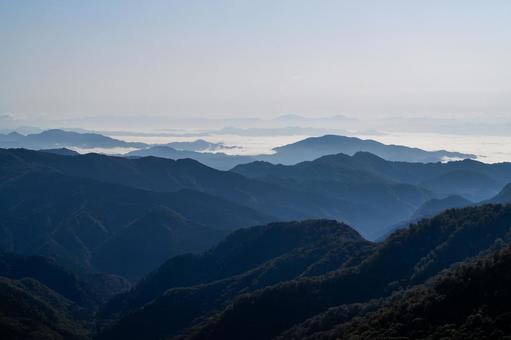 藤里駒ヶ岳山頂 雲海と山並みの絶景 藤里駒ヶ岳山頂 雲海と山並みの絶景 秋田県,白神山地,藤里駒ヶ岳の写真素材