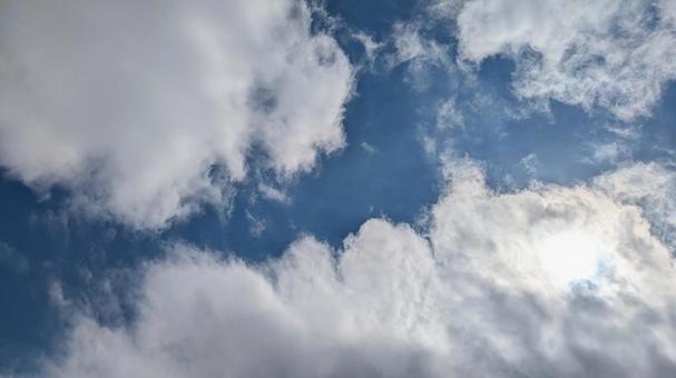 雲のある青空 雲のある青空の写真