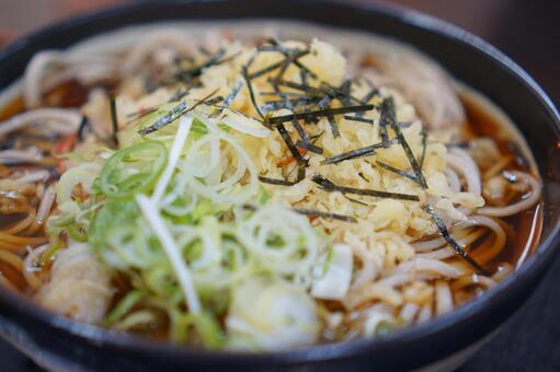 冷やしたぬき蕎麦 たぬきそば,冷やしたぬき,天かすそばの写真素材