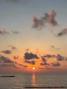 夕日が沈む海02 夕日が沈む海02の写真