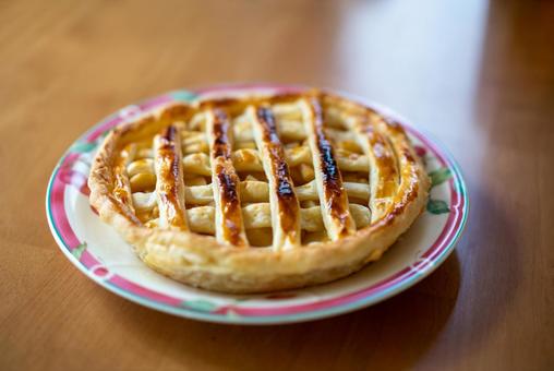 黄金色の焼きたて格子パイ パイ,格子パイ,デザートの写真素材