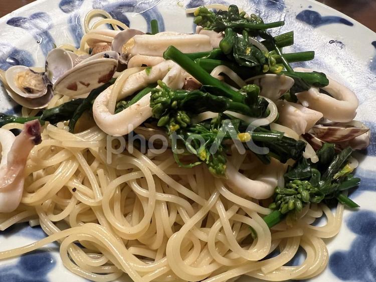 美味しそうなイカと菜花とアサリのパスタ パスタ,アサリ,茗花の写真素材