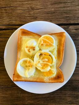 トースト トースト,パン,ゆで卵の写真素材