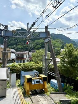 高尾山口駅のホーム 2025年夏 高尾山口駅のホーム 2025年夏 終点,行き止まり,グリーンの写真素材