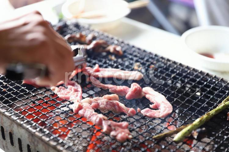 焼き肉風景 焼き肉,バーベキュー,食べ物の写真素材