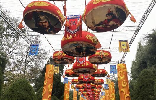 三国志の武将が描かれた巨大な提灯の列 中国,成都,四川の写真素材