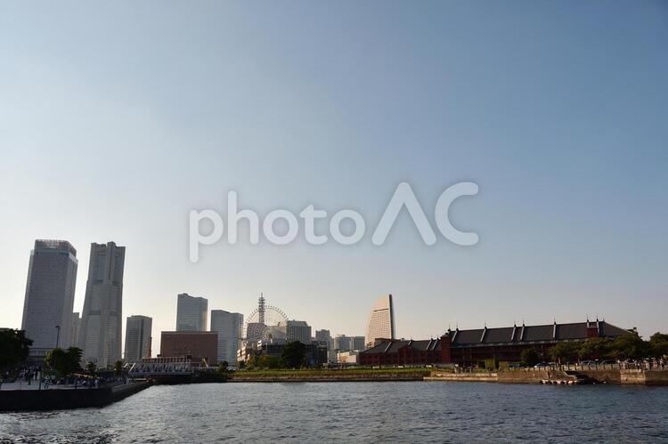風景　横浜港から見たみなとみらいの街 風景,みなとみらい,ビルの写真素材