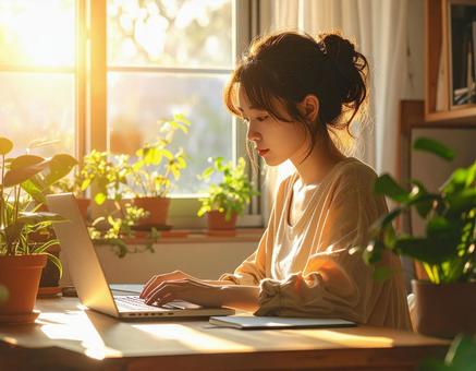 在宅ワークの女性 在宅ワークの女性の写真