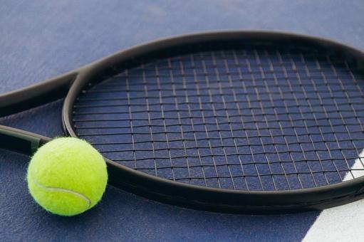テニスラケットとテニスボール テニスボール,テニス,ラケットの写真素材