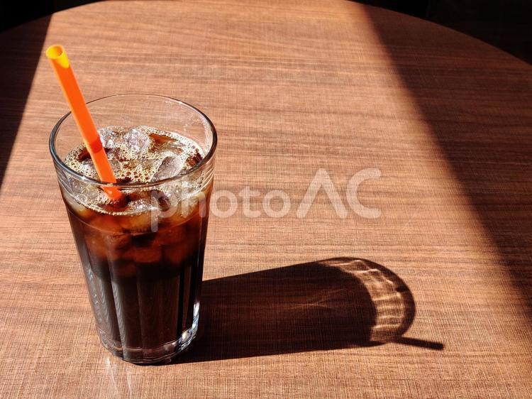 カフェでアイスコーヒー　０１ アイスコーヒー,コーヒー,珈琲の写真素材