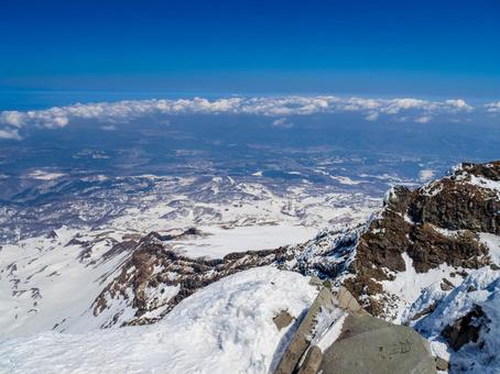 残雪期鳥海山山頂 残雪期鳥海山山頂の写真