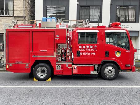 消防車2025:北新宿の火事に緊急出動 消防車2025:北新宿の火事に緊急出動 火事,火災,消防車の写真素材