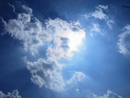 Beautiful sun peeking through the clouds, JPG Beautiful sun peeking through the clouds, JPG