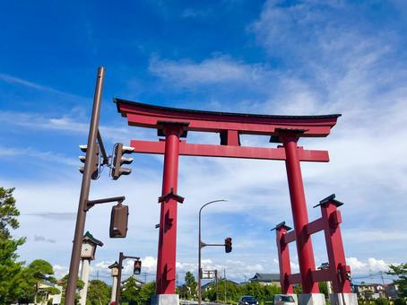 弥彦村の大鳥居 弥彦村の大鳥居 鳥居,大鳥居,新潟県の写真素材