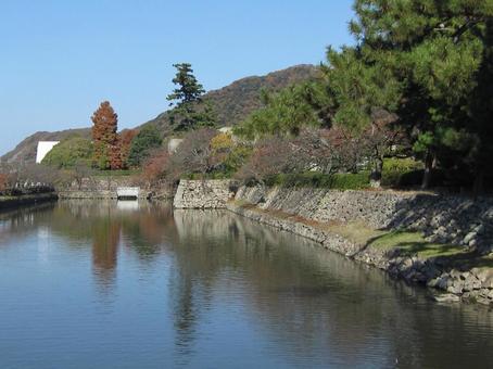 鳥取城 水堀と石垣 鳥取城 水堀と石垣 の写真