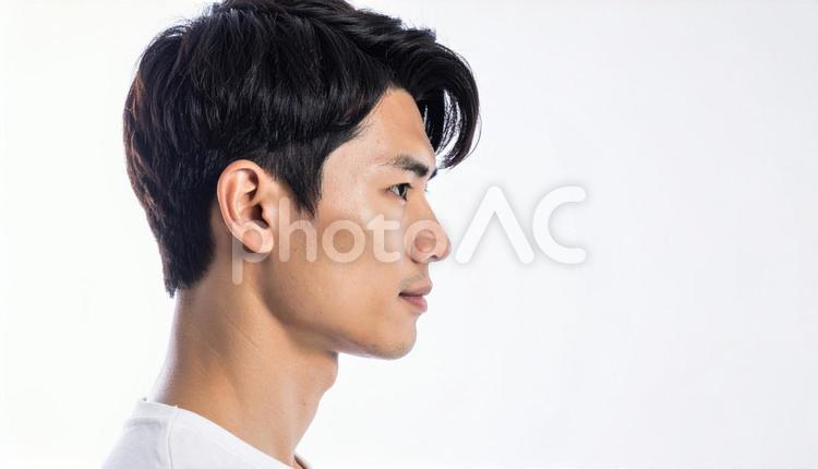 横顔を見せるアジア系男性のポートレート 人物,ポジティブ,日本人の写真素材