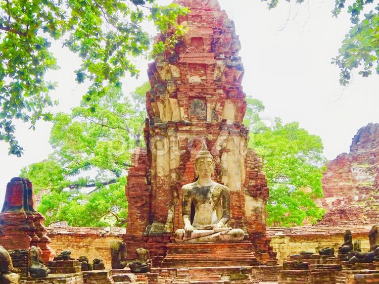 アユタヤ遺跡の仏像と塔 空,世界遺産,アユタヤ遺跡の写真素材