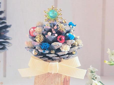 小さなクリスマスツリーの飾り クリスマスツリー,冬,12月の写真素材