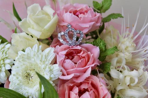 バラとガーベラの花束とキラキラ王冠 ブライダル,ウェディング,花の写真素材