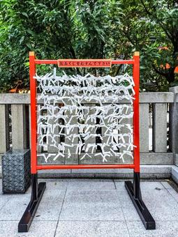 おみくじ掛け（おみくじ結び所） おみくじ掛け,籤,結び付けの写真素材