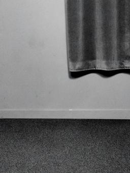 部屋 カーテン,壁,床の写真素材