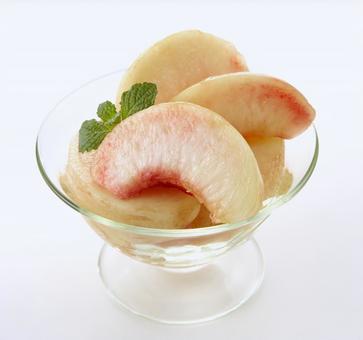 食べ頃の桃 食べ頃の桃 桃,カット,完熟の写真素材