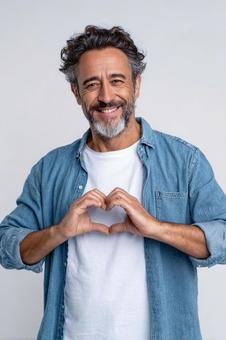 暖かな心を表す、笑顔のジェスチャー 暖かな心を表す、笑顔のジェスチャーの写真