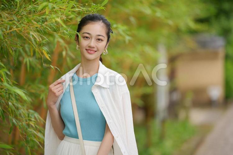 笹と女性のポートレート 女子旅,女性,日本人の写真素材