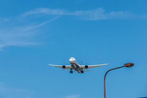 福岡空港 夏の昼の景色 飛行機,航空機,旅客機の写真素材