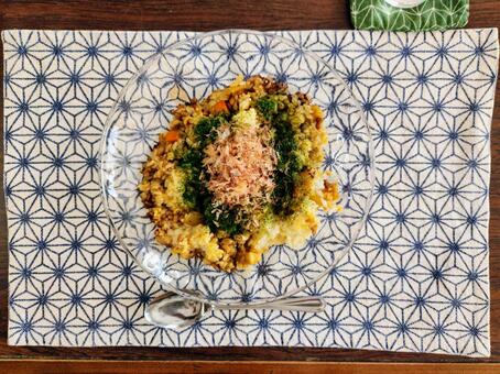 納豆チャーハン（ランチョンマット） ランチョンマット,納豆チャーハン,ガラス皿の写真素材