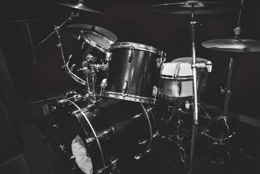 ドラムセット(白黒) ドラムセット(白黒) ドラム,楽器,ブラバンの写真素材