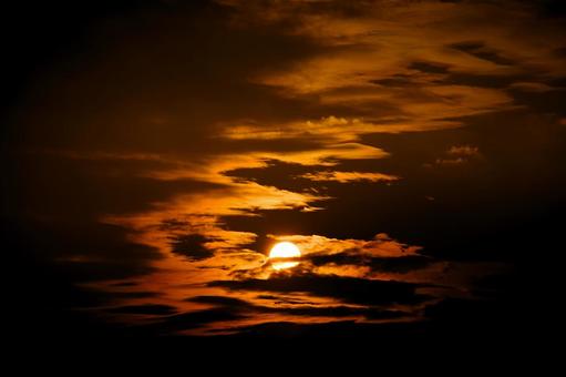 <Goto scenery> The sun at dawn on a cloudy summer day, JPG <Goto scenery> The sun at dawn on a cloudy summer day, JPG