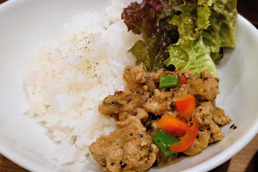 タイのガパオライスの写真