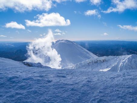 厳冬期の雌阿寒岳山頂 厳冬期の雌阿寒岳山頂の写真